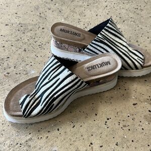 Muk Luks Black and White Striped Sandals